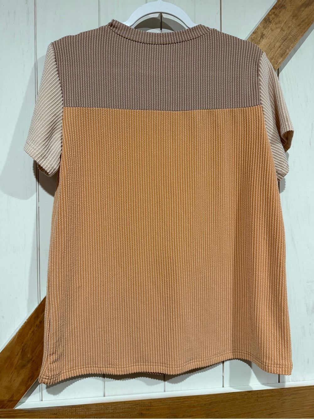 Neutral Colorblock Short Sleeve Ribbed Knit Top - Picture 2 of 6